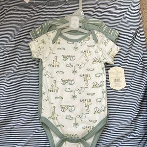 3 pack of 6-9 month onesie t-shirts. New with tags.